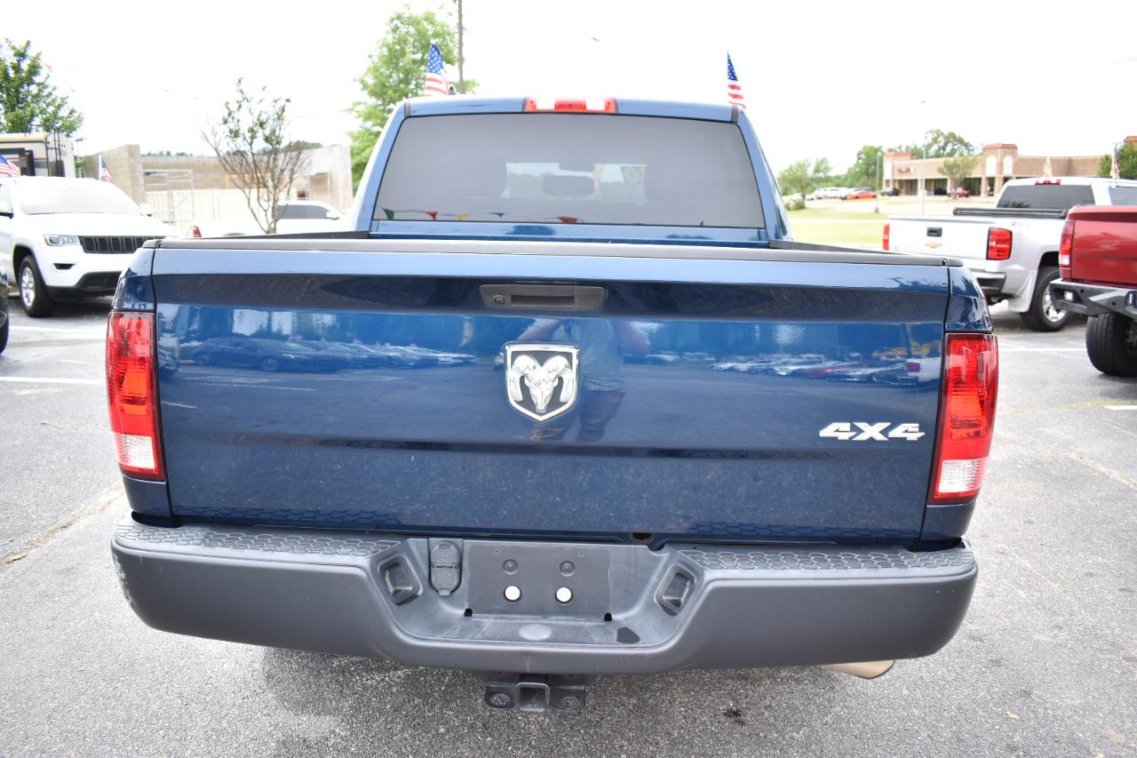 RAM 1500 Classic Tradesman 4x4 Crew Cab 5'7" Box 2020