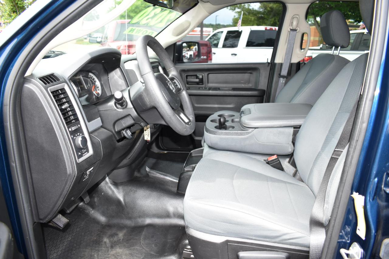 RAM 1500 Classic Tradesman 4x4 Crew Cab 5'7" Box 2020