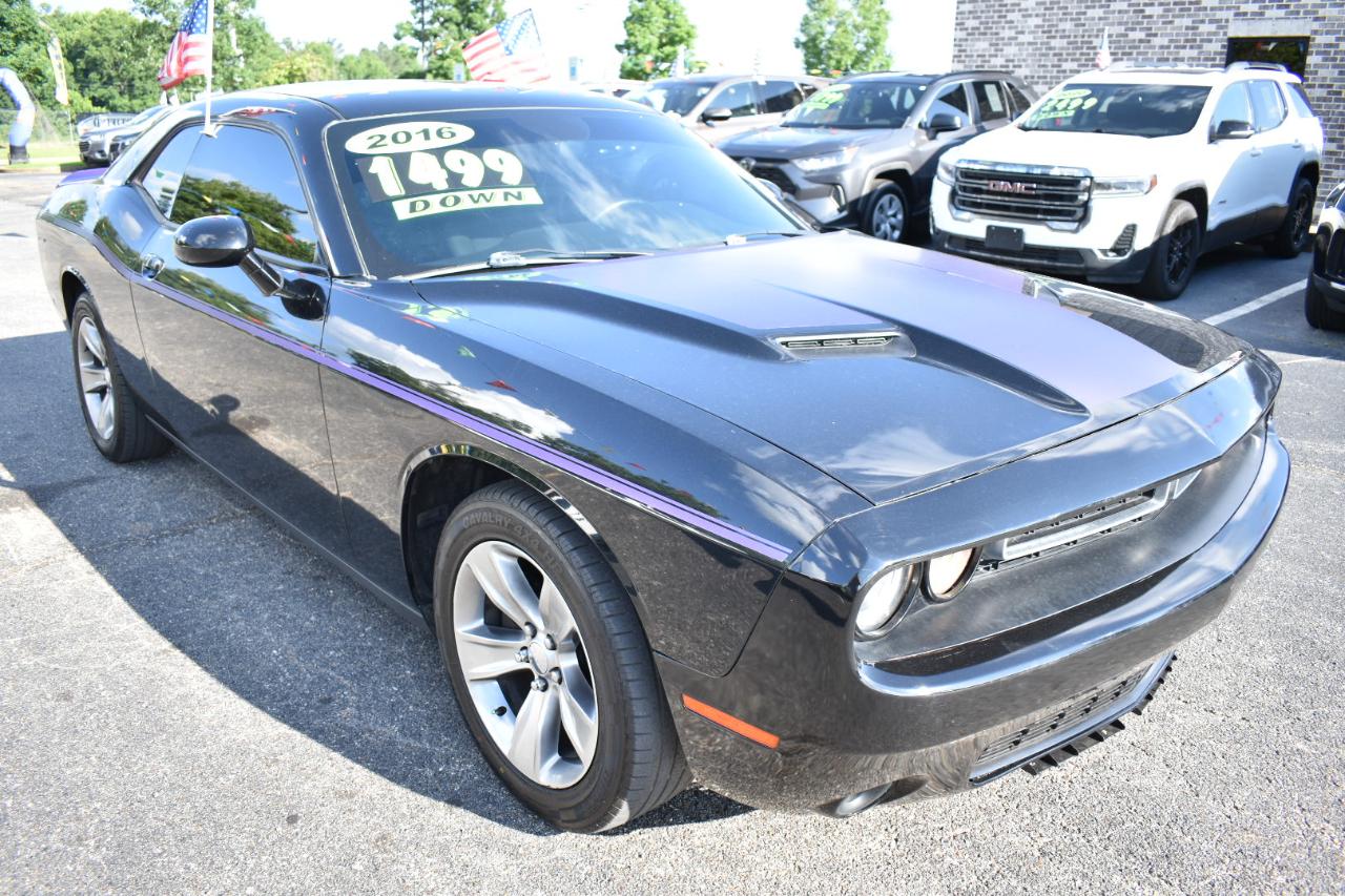Dodge Challenger 2dr Cpe SXT 2016
