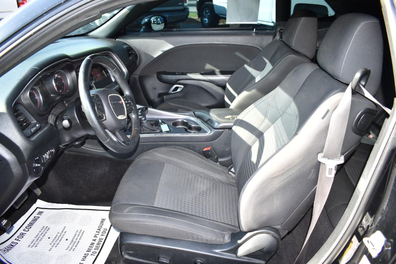 Dodge Challenger 2dr Cpe SXT 2016
