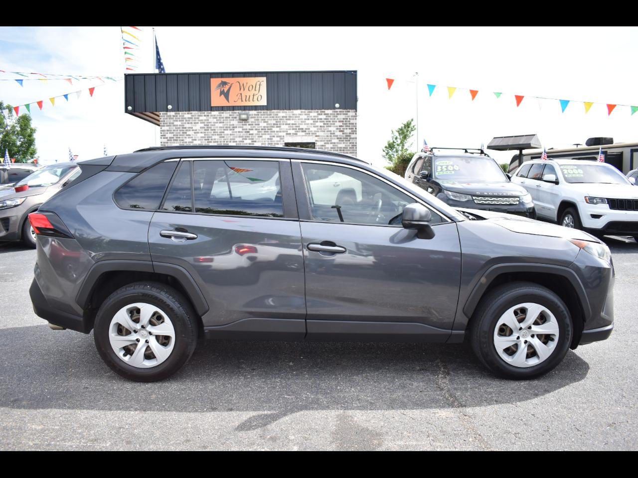 Toyota RAV4 LE FWD (Natl) 2019