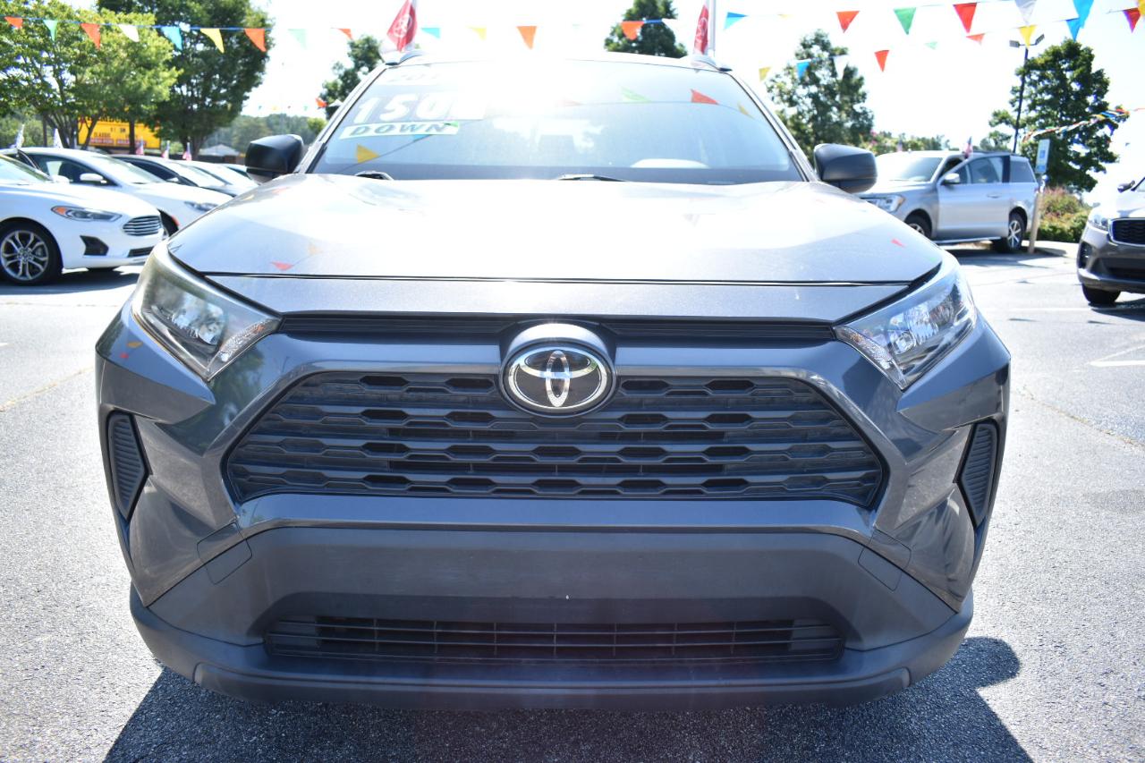 Toyota RAV4 LE FWD (Natl) 2019