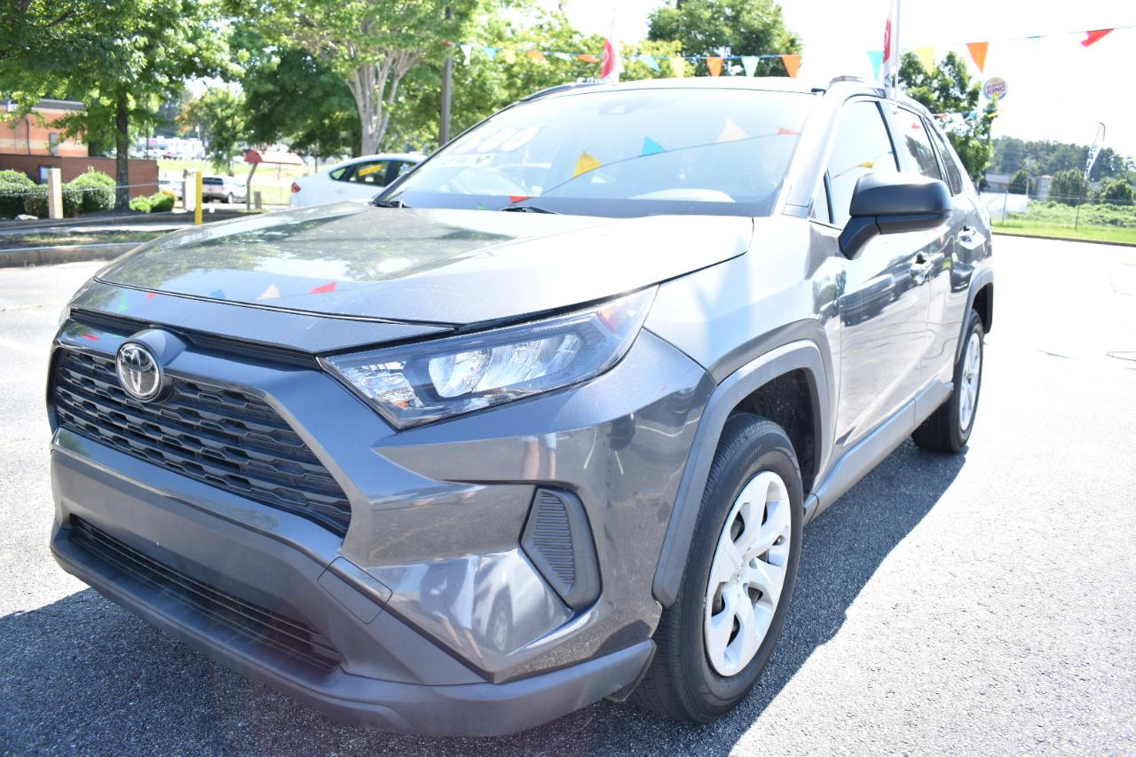 Toyota RAV4 LE FWD (Natl) 2019