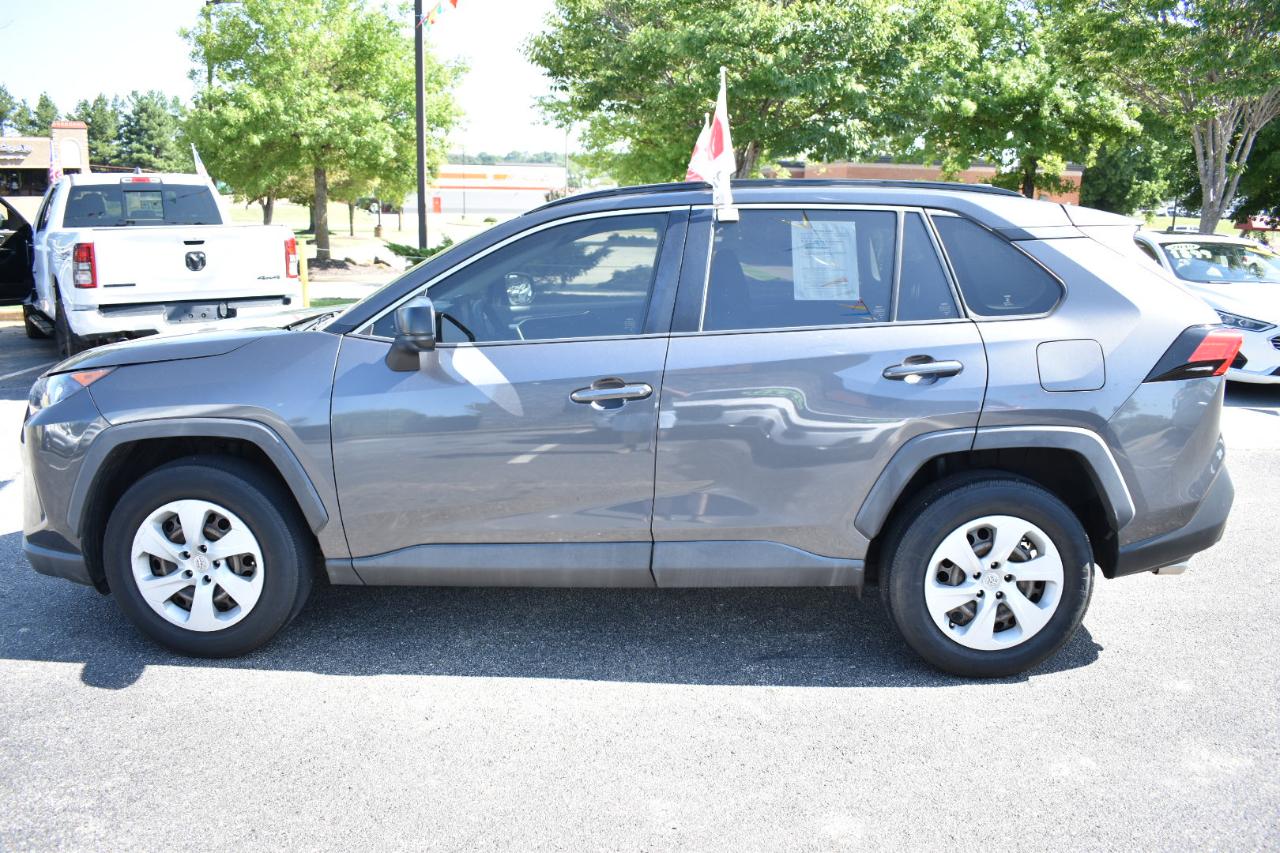 Toyota RAV4 LE FWD (Natl) 2019