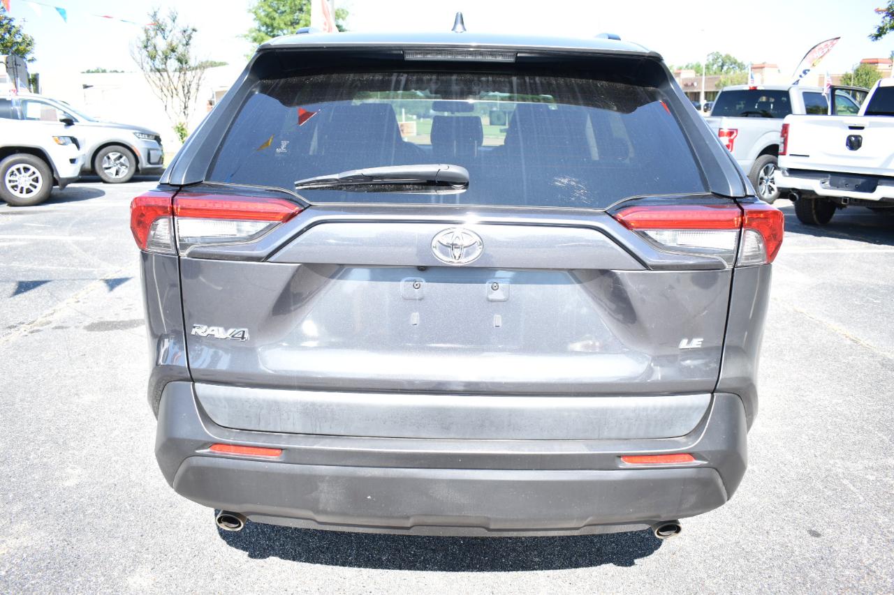 Toyota RAV4 LE FWD (Natl) 2019
