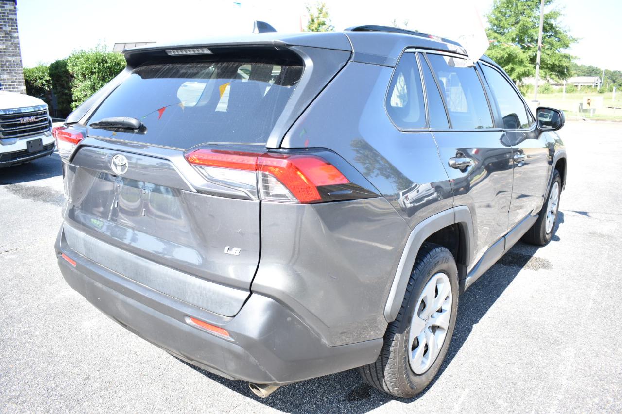 Toyota RAV4 LE FWD (Natl) 2019