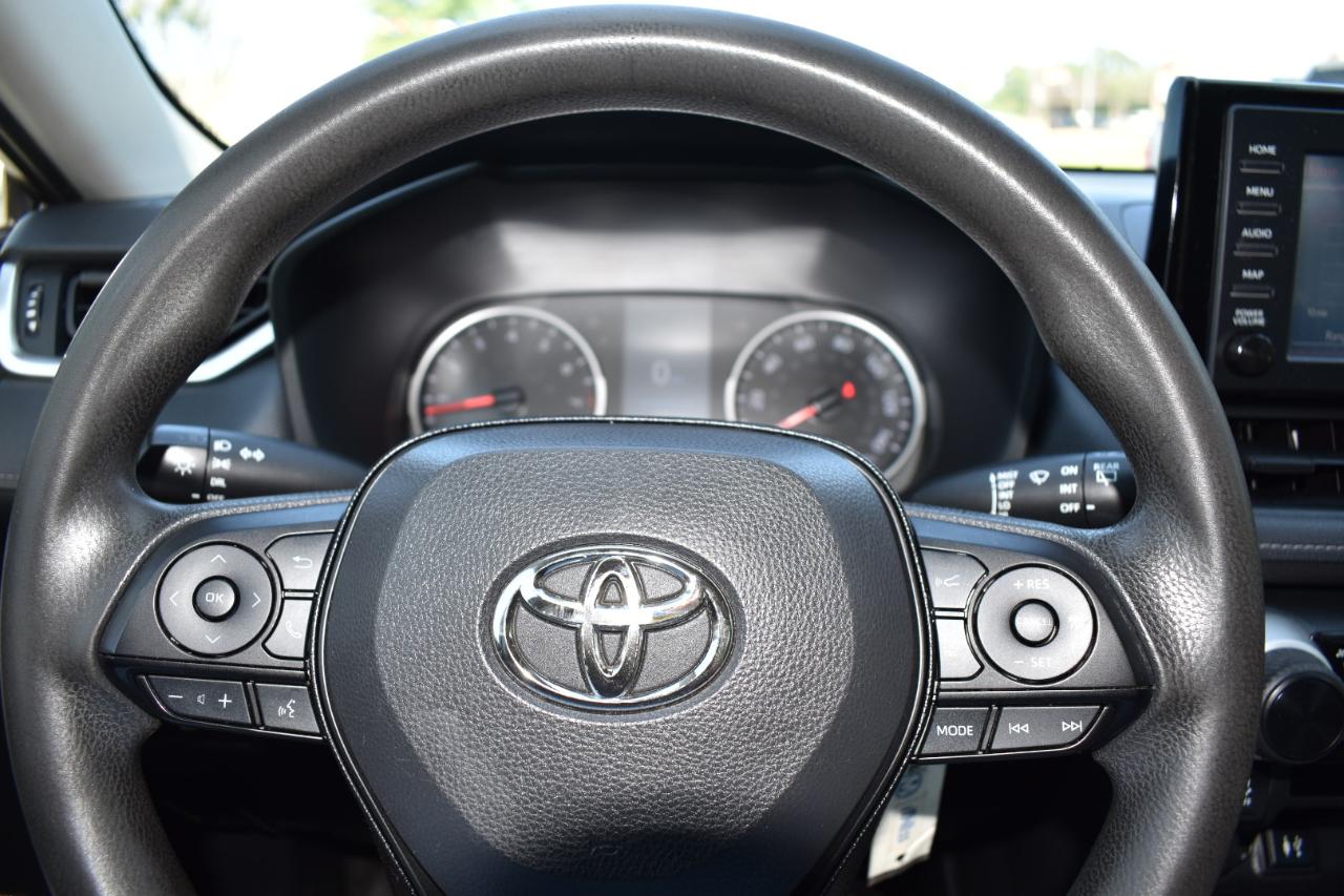 Toyota RAV4 LE FWD (Natl) 2019