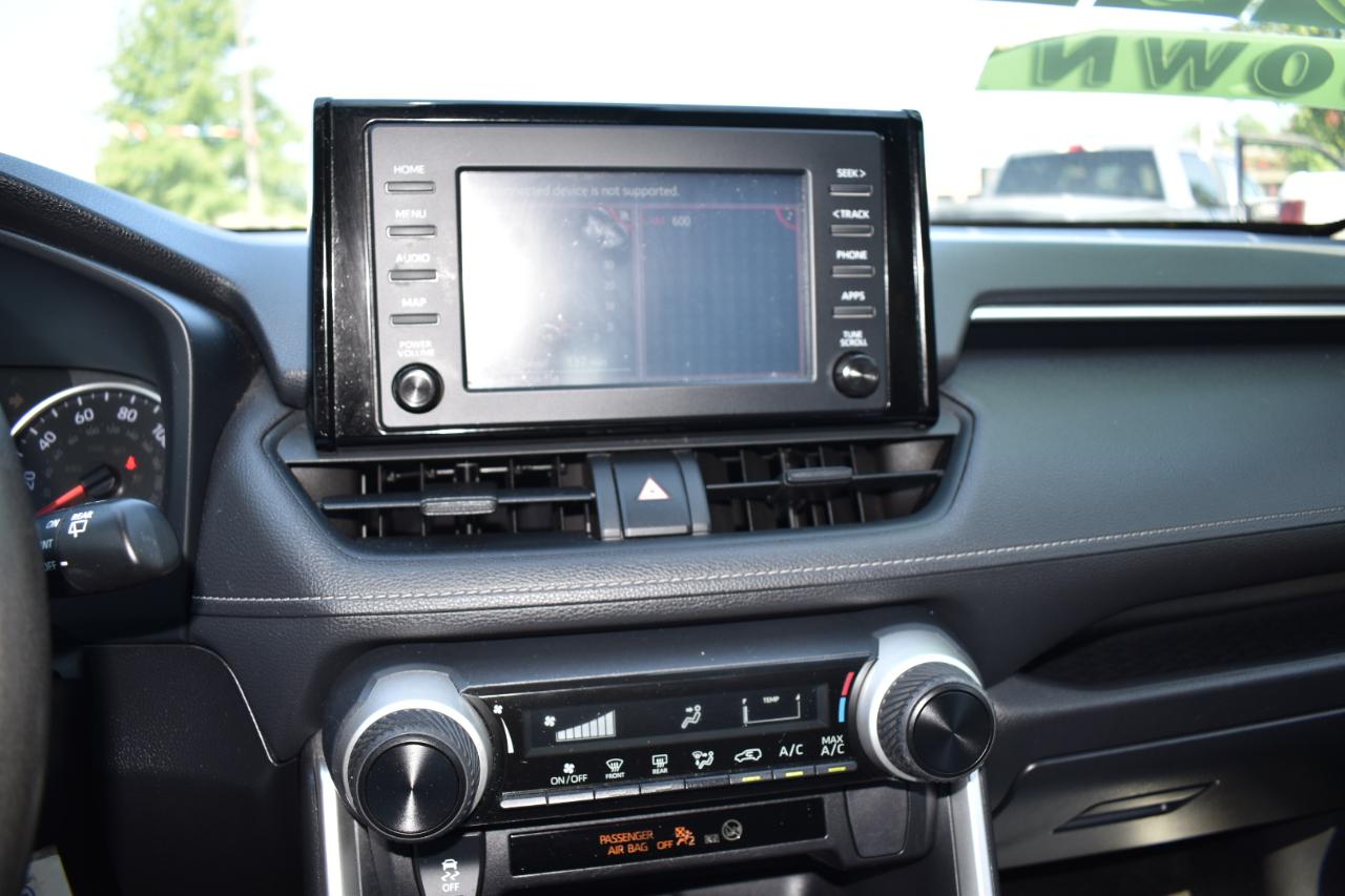 Toyota RAV4 LE FWD (Natl) 2019
