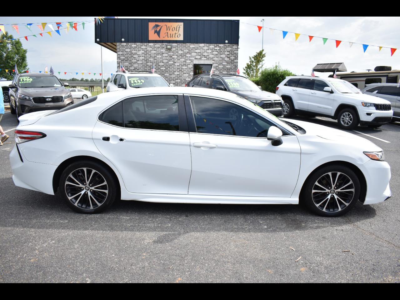Toyota Camry SE Auto (Natl) 2020
