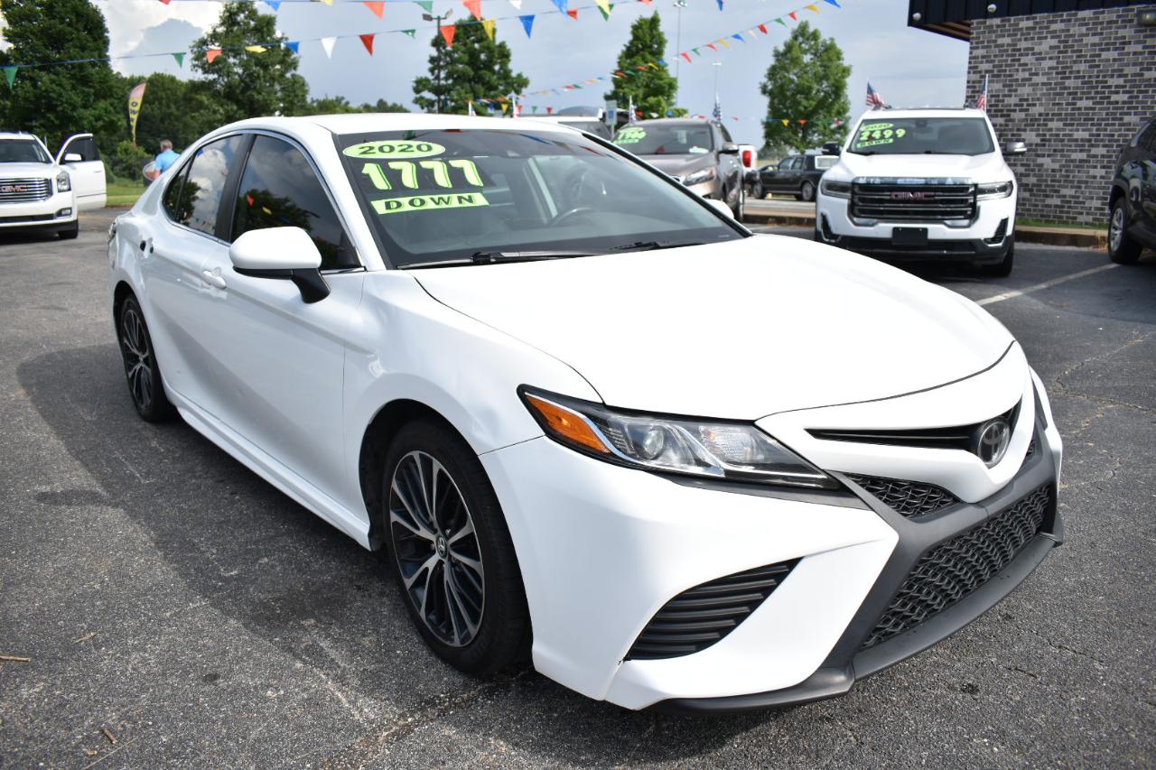 Toyota Camry SE Auto (Natl) 2020