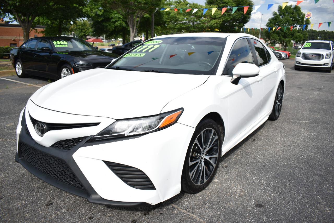 Toyota Camry SE Auto (Natl) 2020