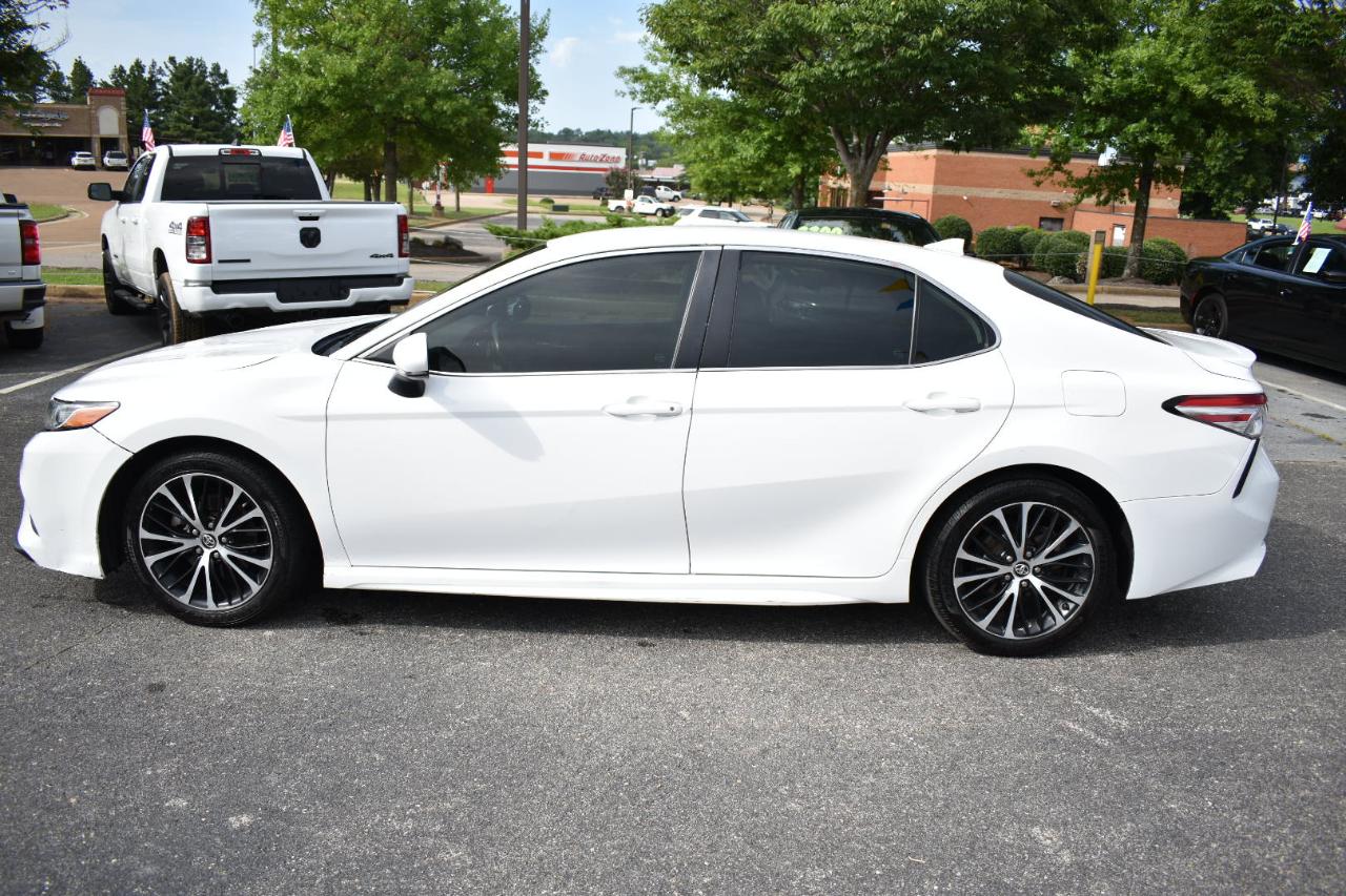 Toyota Camry SE Auto (Natl) 2020
