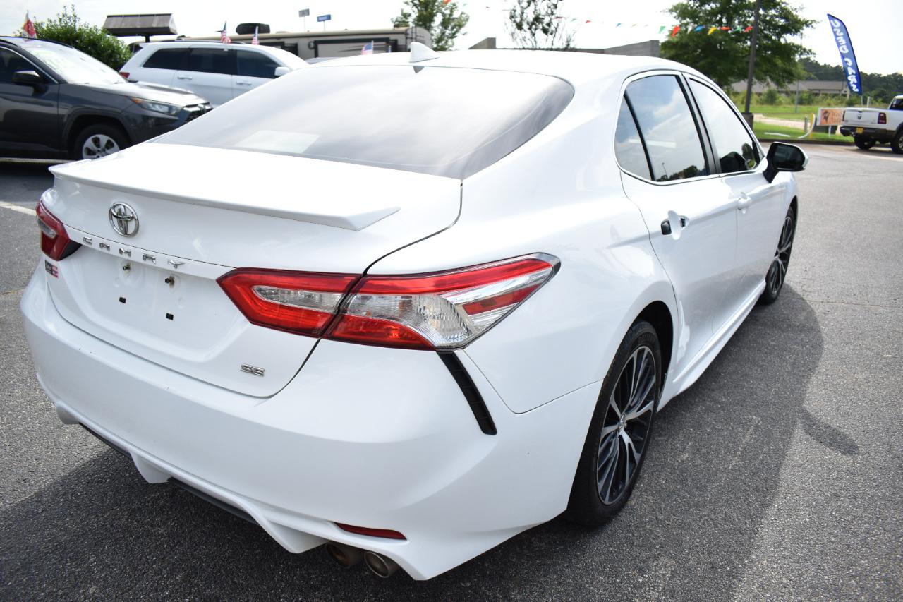 Toyota Camry SE Auto (Natl) 2020