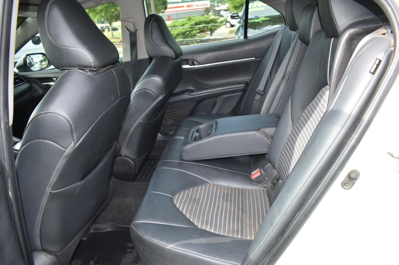 Toyota Camry SE Auto (Natl) 2020