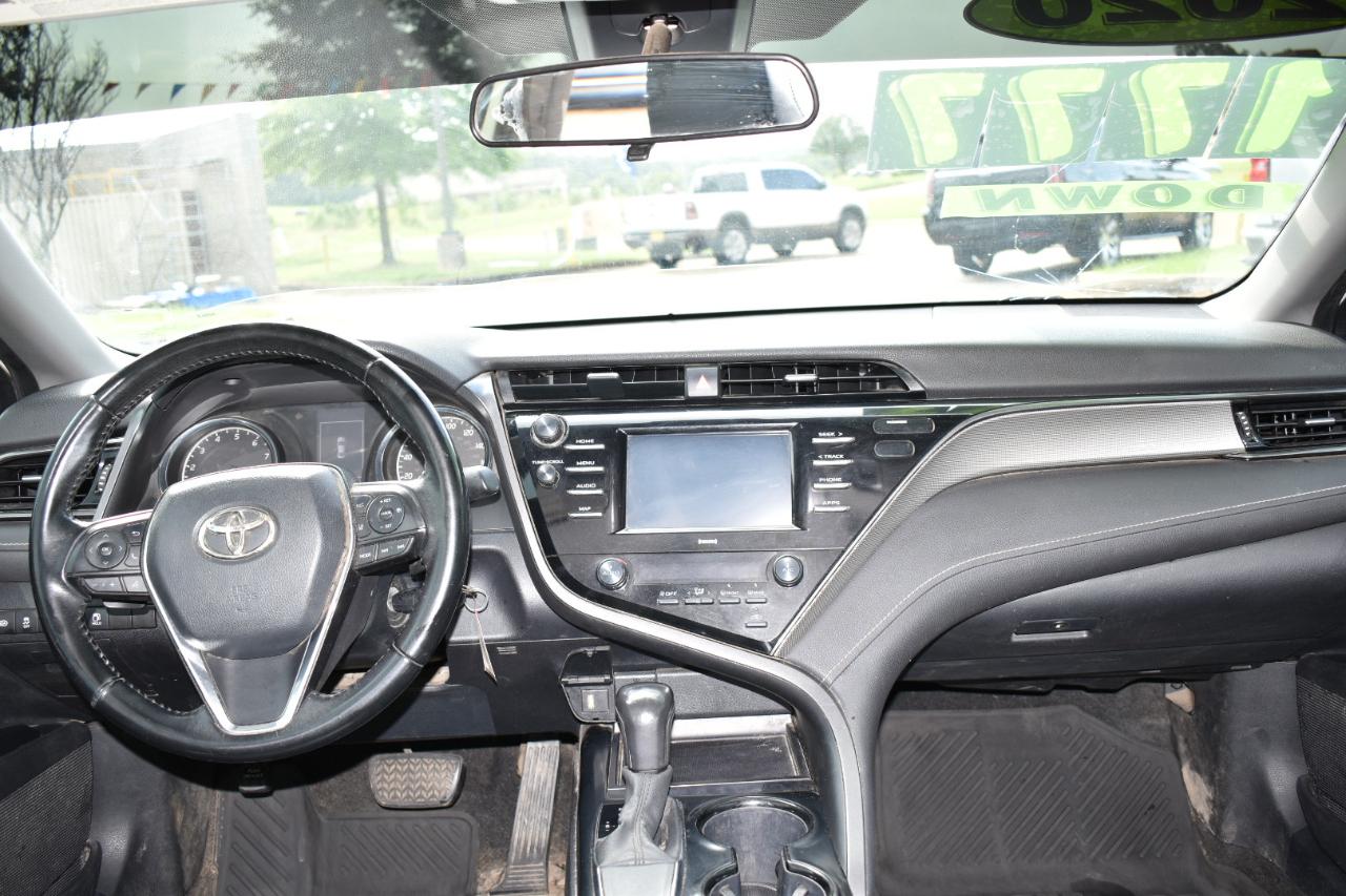 Toyota Camry SE Auto (Natl) 2020