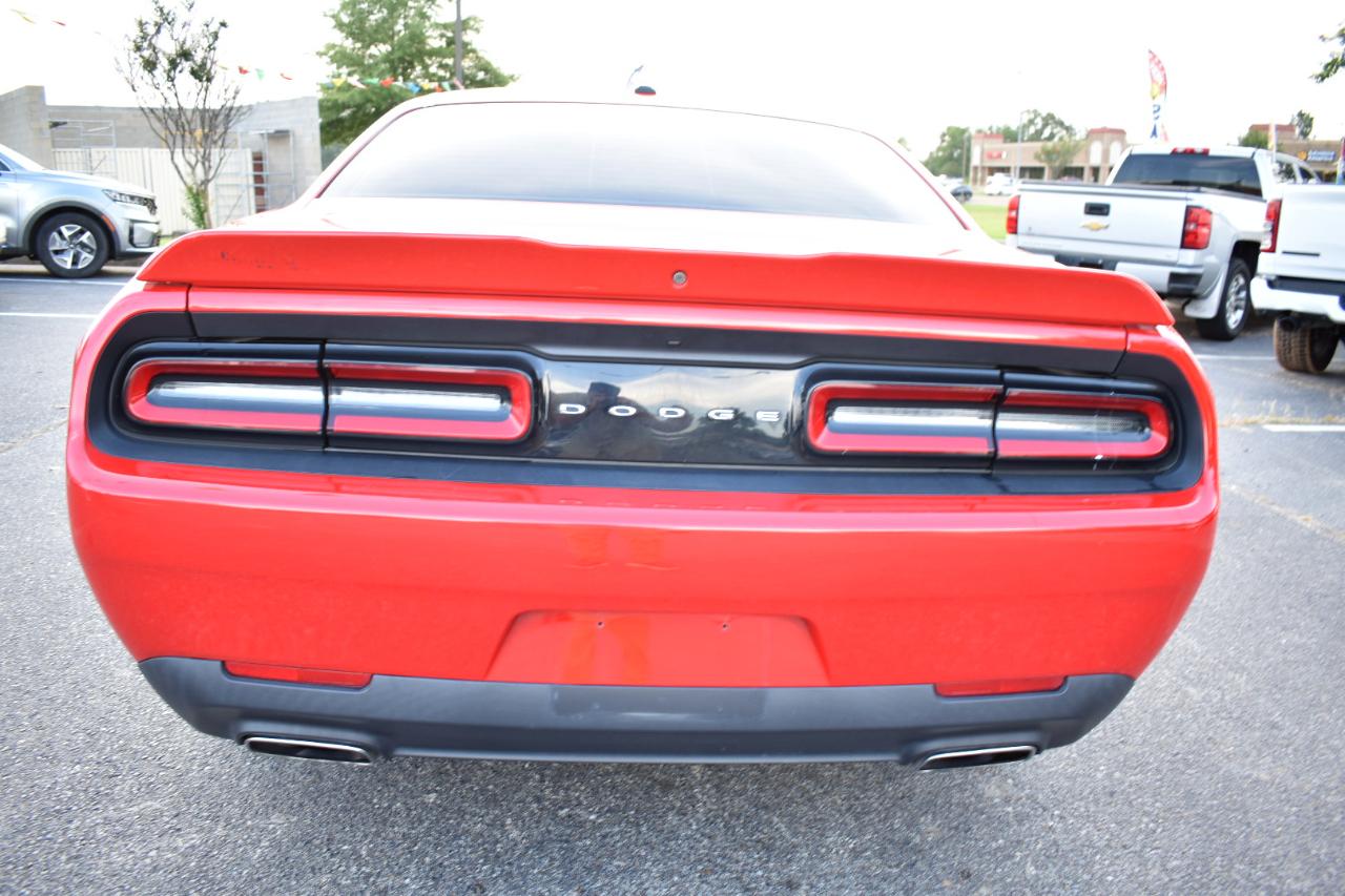 Dodge Challenger SXT RWD 2019