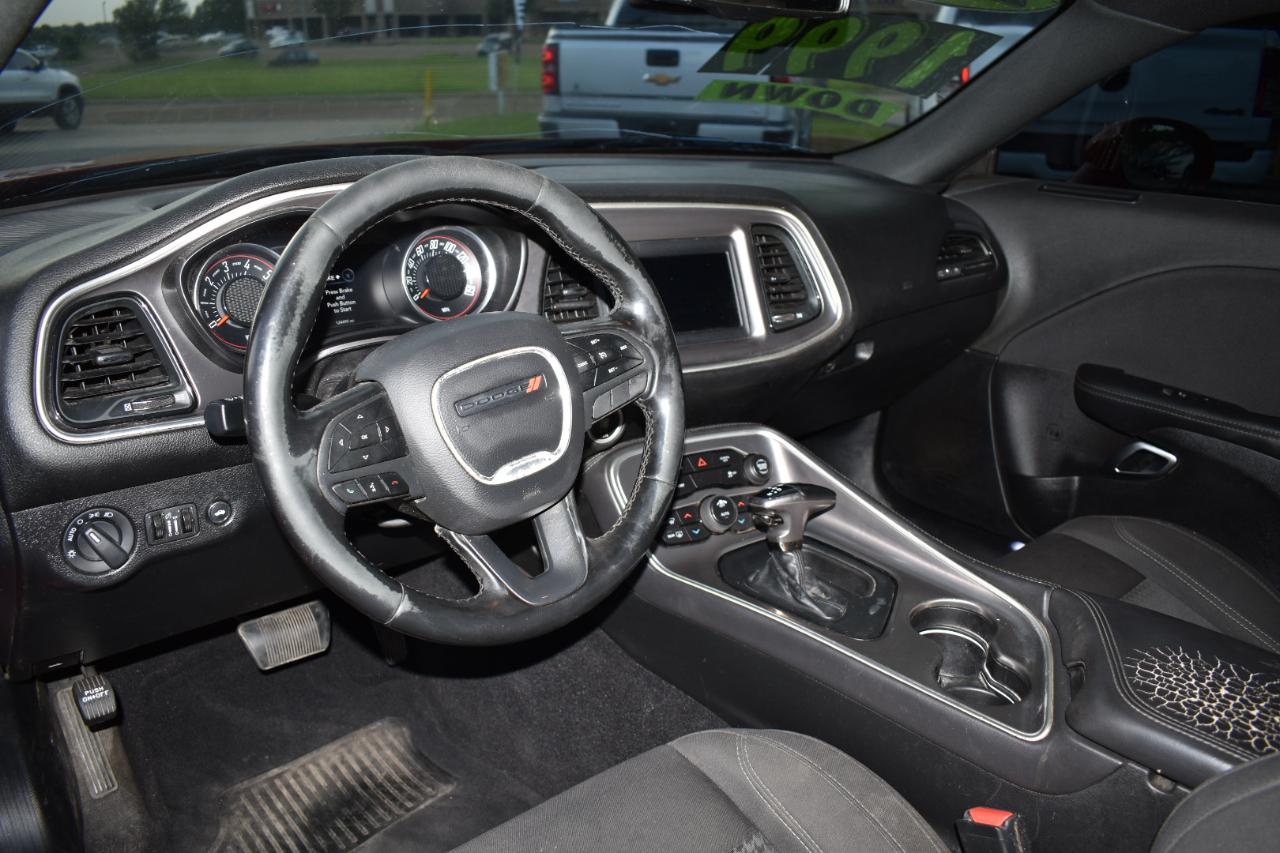 Dodge Challenger SXT RWD 2019