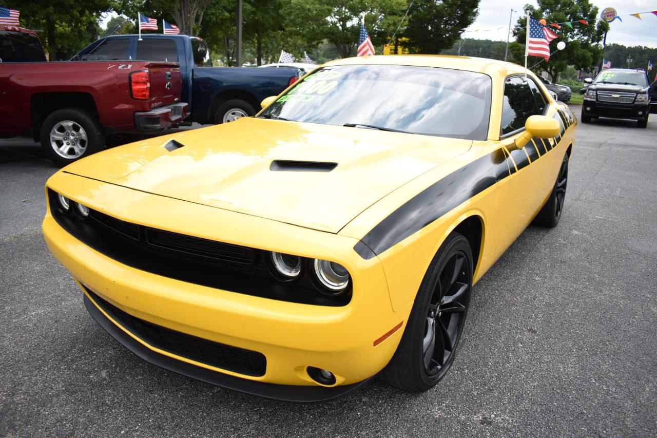 Dodge Challenger SXT Coupe 2017