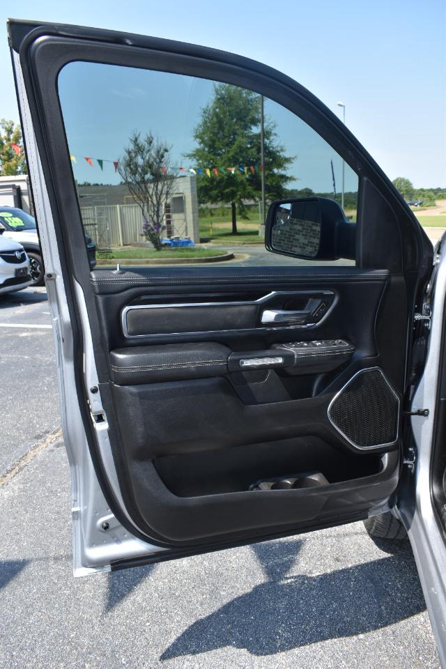 RAM 1500 Laramie 4x4 Crew Cab 5'7" Box 2022