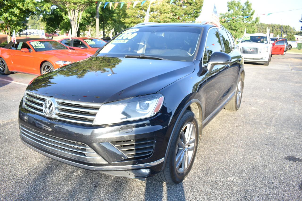 Volkswagen Touareg 4dr V6 Sport w/Technology 2015