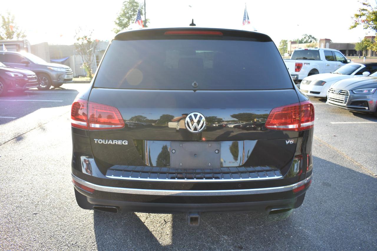 Volkswagen Touareg 4dr V6 Sport w/Technology 2015