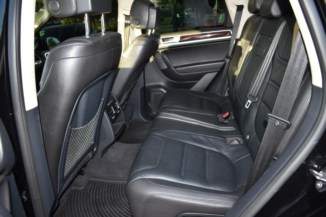 Volkswagen Touareg 4dr V6 Sport w/Technology 2015