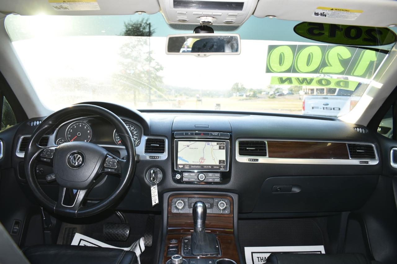 Volkswagen Touareg 4dr V6 Sport w/Technology 2015