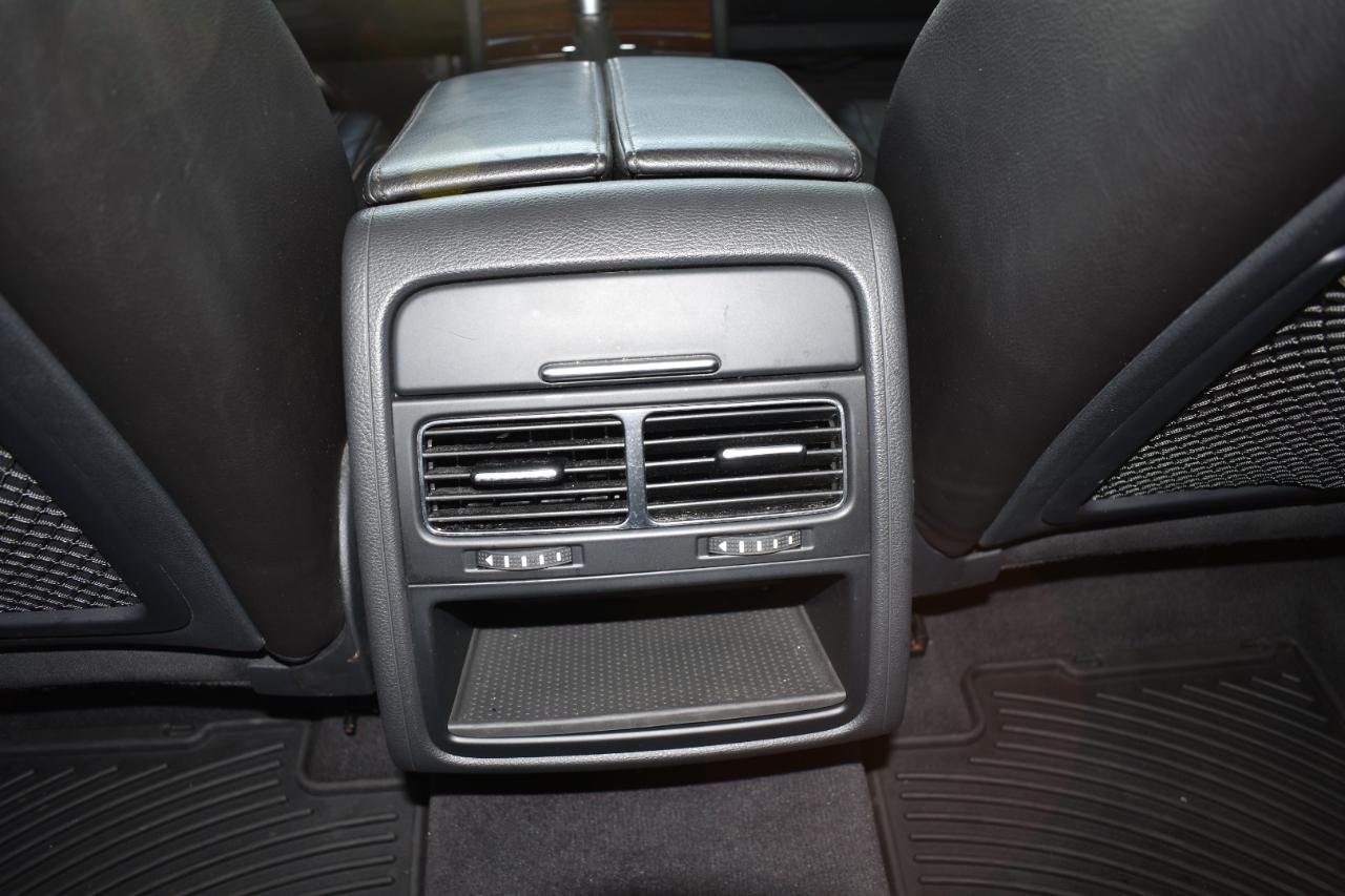Volkswagen Touareg 4dr V6 Sport w/Technology 2015