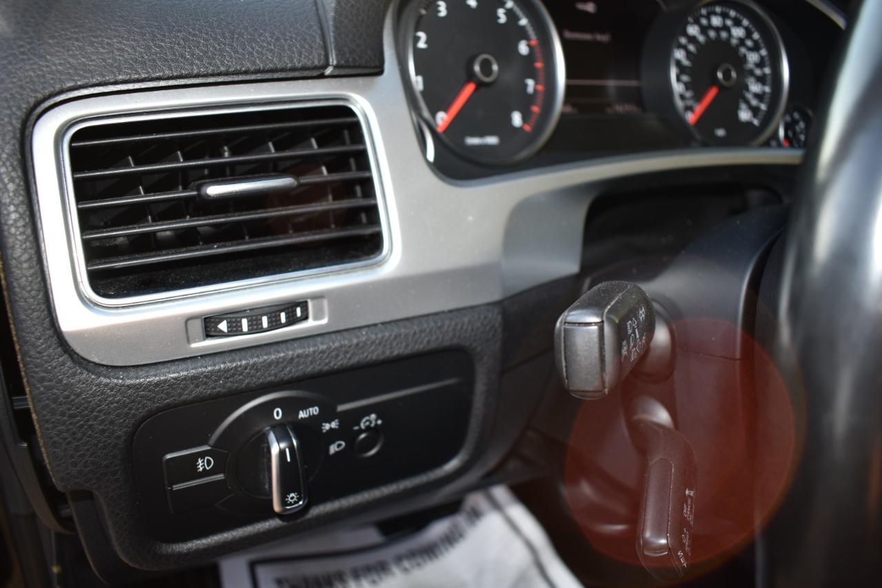 Volkswagen Touareg 4dr V6 Sport w/Technology 2015