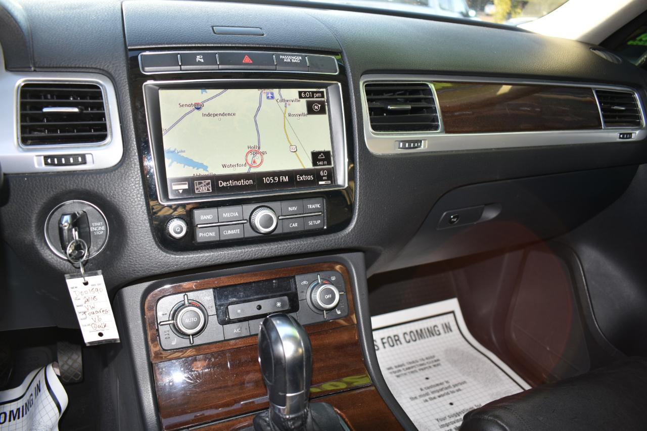 Volkswagen Touareg 4dr V6 Sport w/Technology 2015