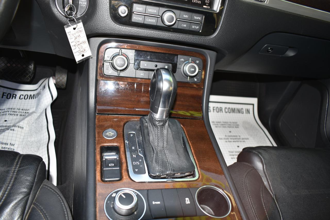 Volkswagen Touareg 4dr V6 Sport w/Technology 2015