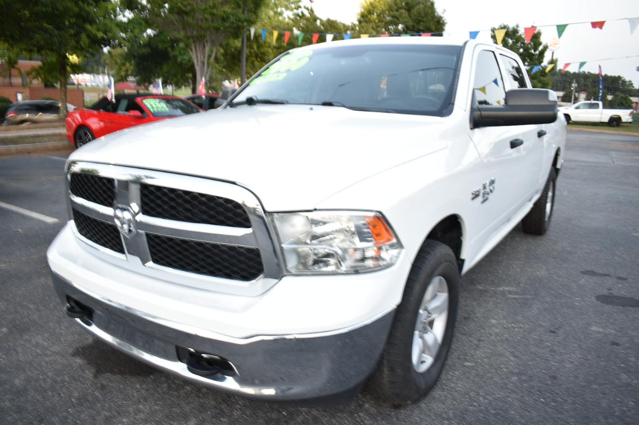 RAM 1500 Classic Tradesman 4x4 Crew Cab 6'4" Box 2022