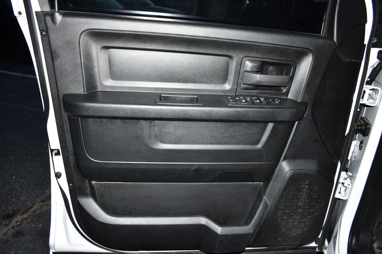 RAM 1500 Classic Tradesman 4x4 Crew Cab 6'4" Box 2022