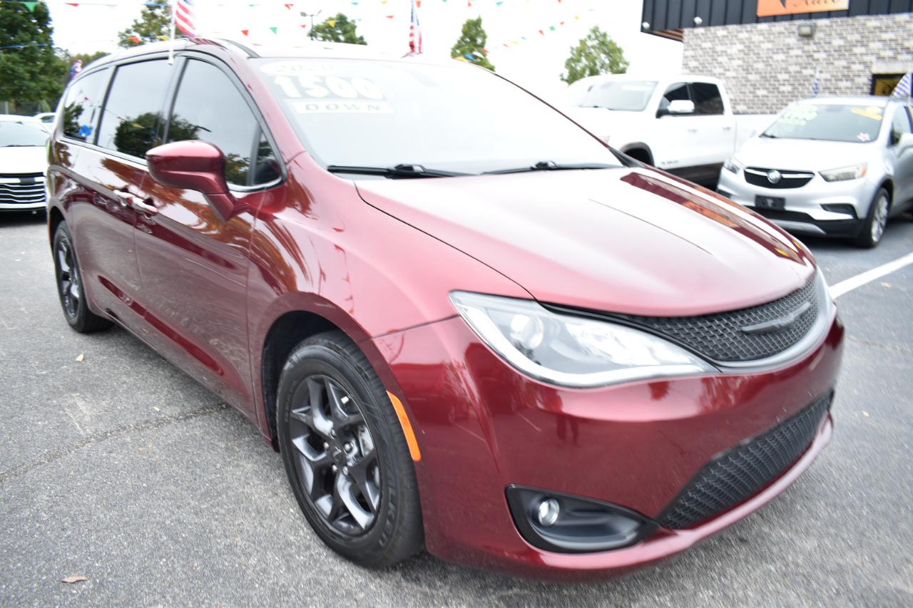 Chrysler Pacifica Touring FWD 2020