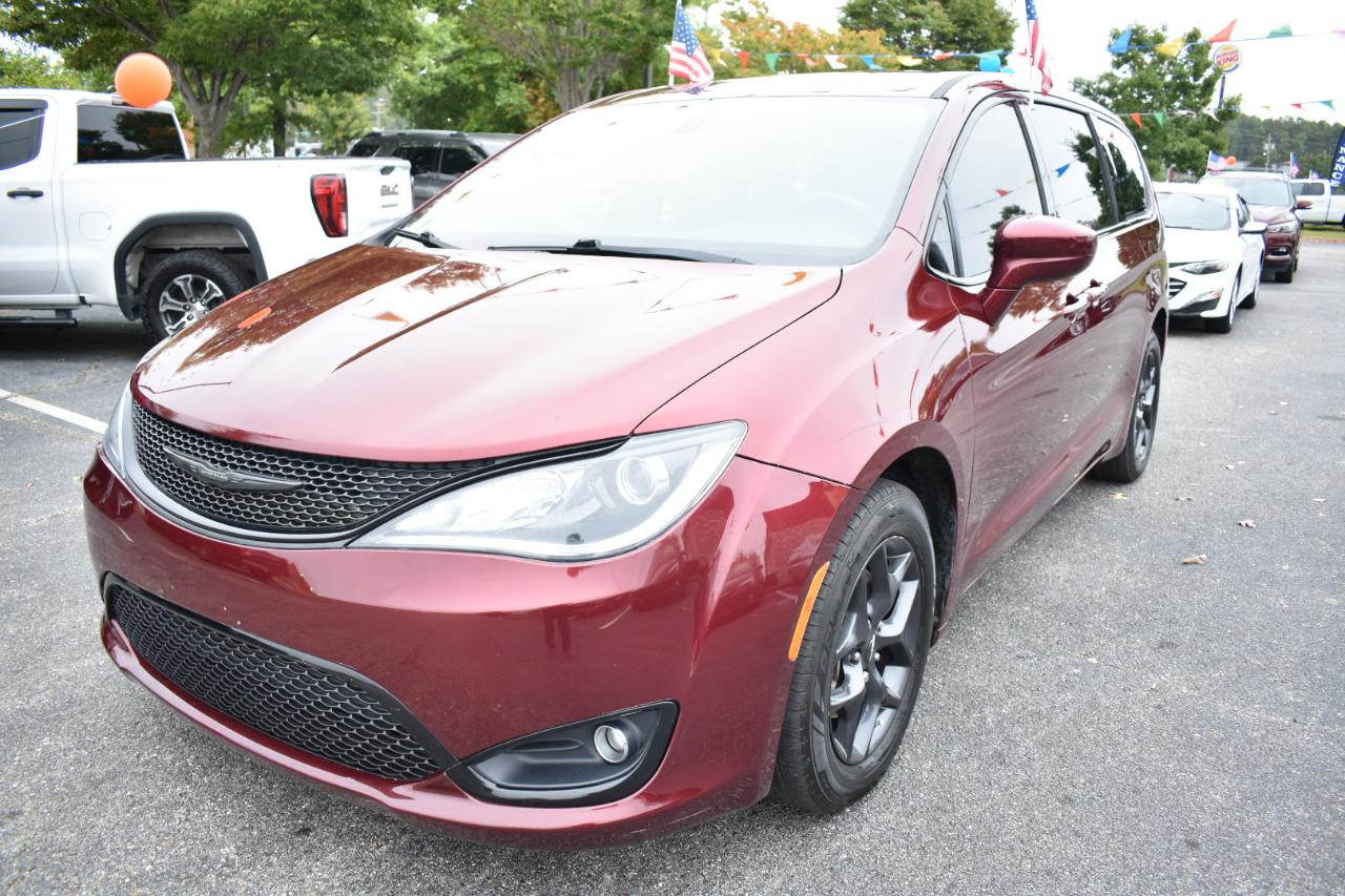 Chrysler Pacifica Touring FWD 2020