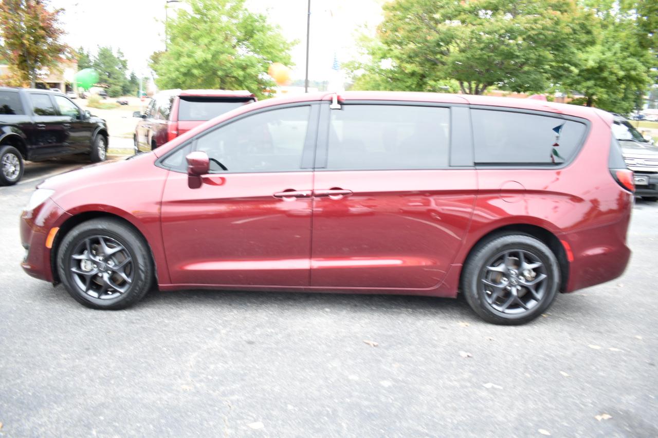 Chrysler Pacifica Touring FWD 2020