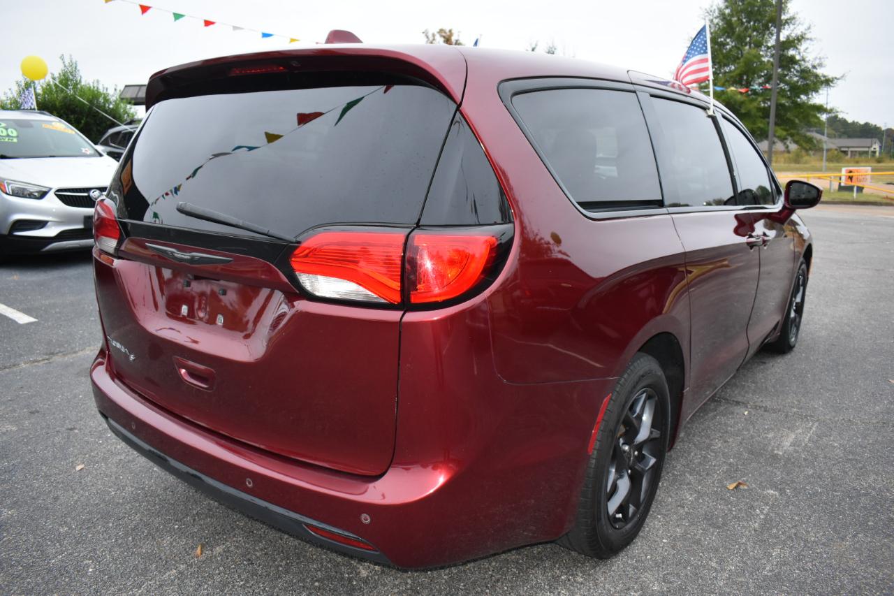 Chrysler Pacifica Touring FWD 2020