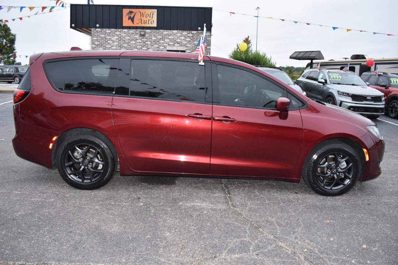 Chrysler Pacifica Touring FWD 2020