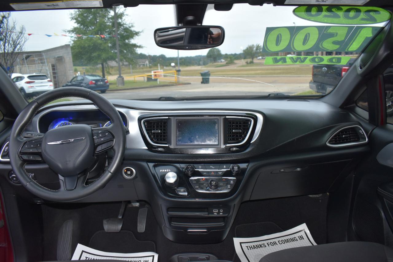 Chrysler Pacifica Touring FWD 2020