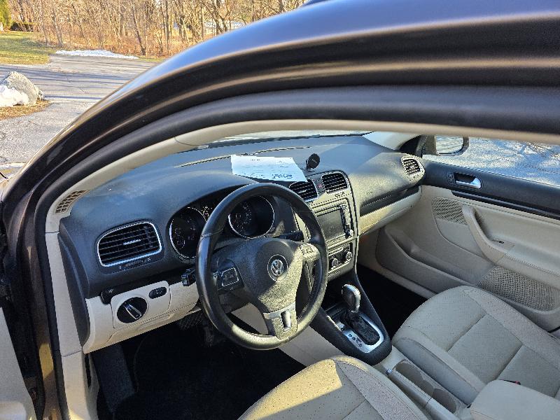 Volkswagen Jetta SportWagen 2.5L SE PZEV 2014