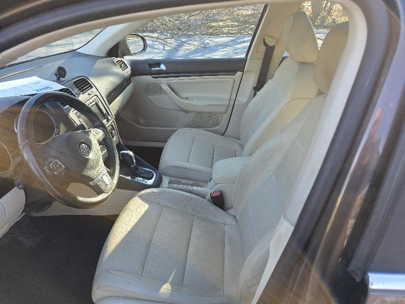 Volkswagen Jetta SportWagen 2.5L SE PZEV 2014