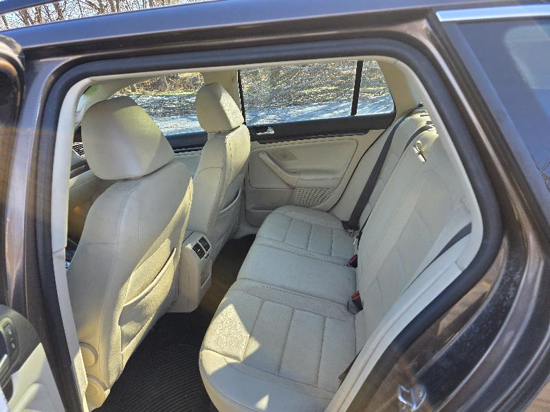 Volkswagen Jetta SportWagen 2.5L SE PZEV 2014