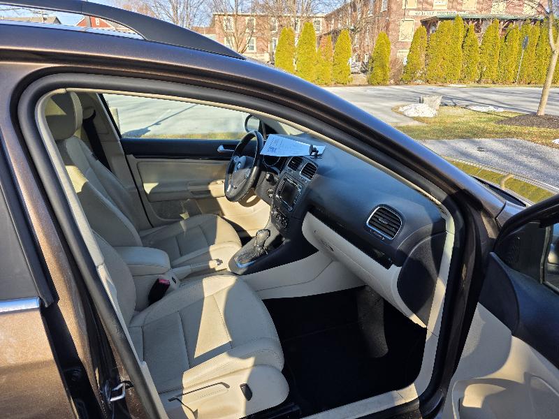 Volkswagen Jetta SportWagen 2.5L SE PZEV 2014