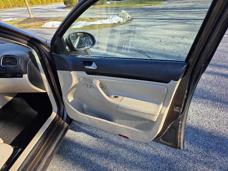 Volkswagen Jetta SportWagen 2.5L SE PZEV 2014