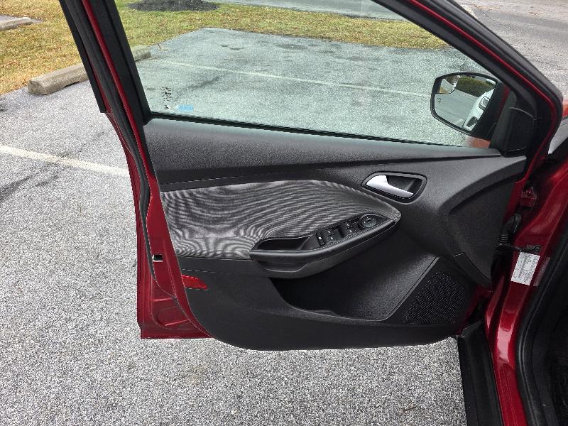 Ford Focus SE Sedan 2013