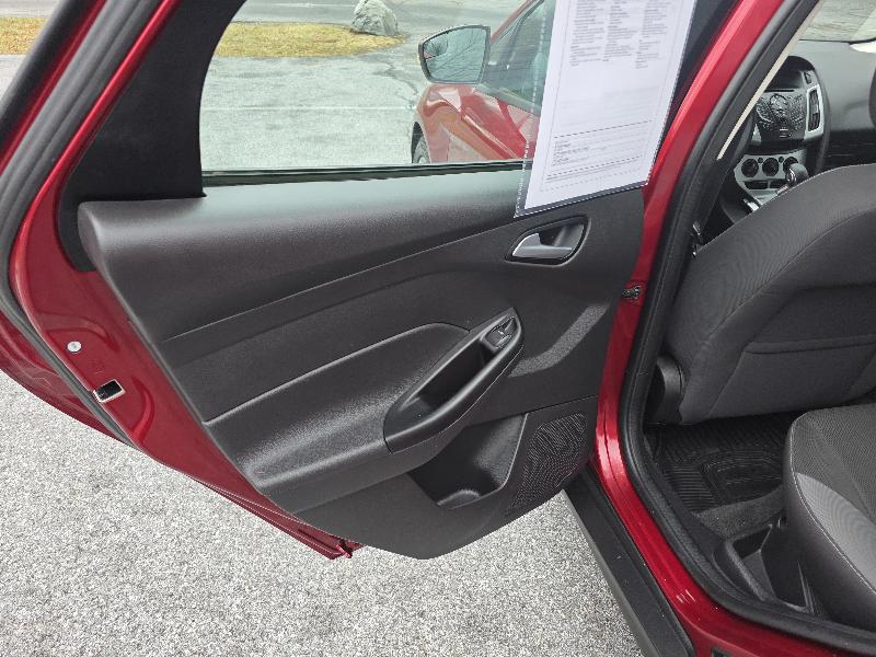 Ford Focus SE Sedan 2013