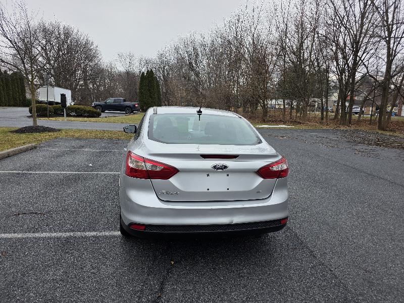 Ford Focus SE Sedan 2014