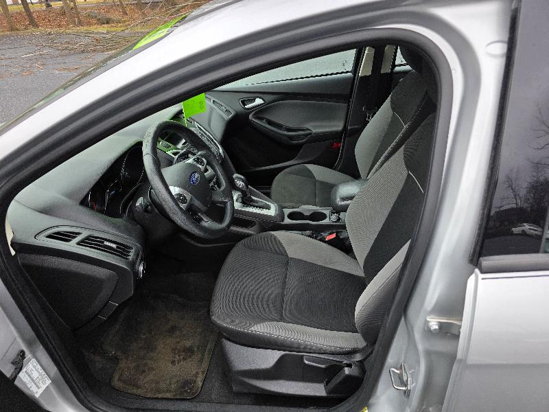 Ford Focus SE Sedan 2014