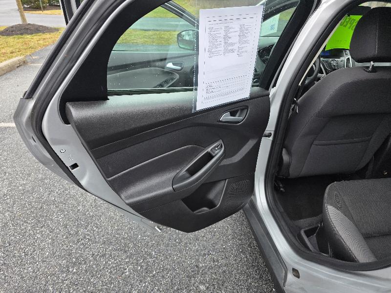 Ford Focus SE Sedan 2014