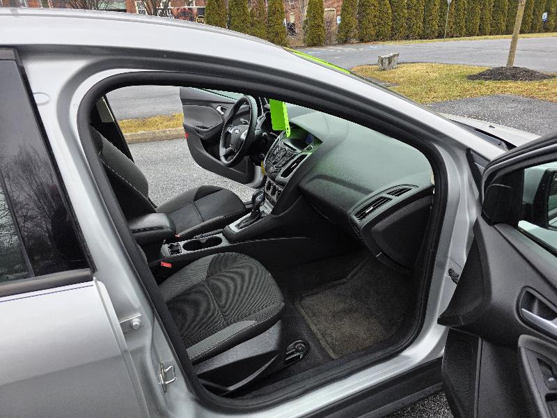 Ford Focus SE Sedan 2014